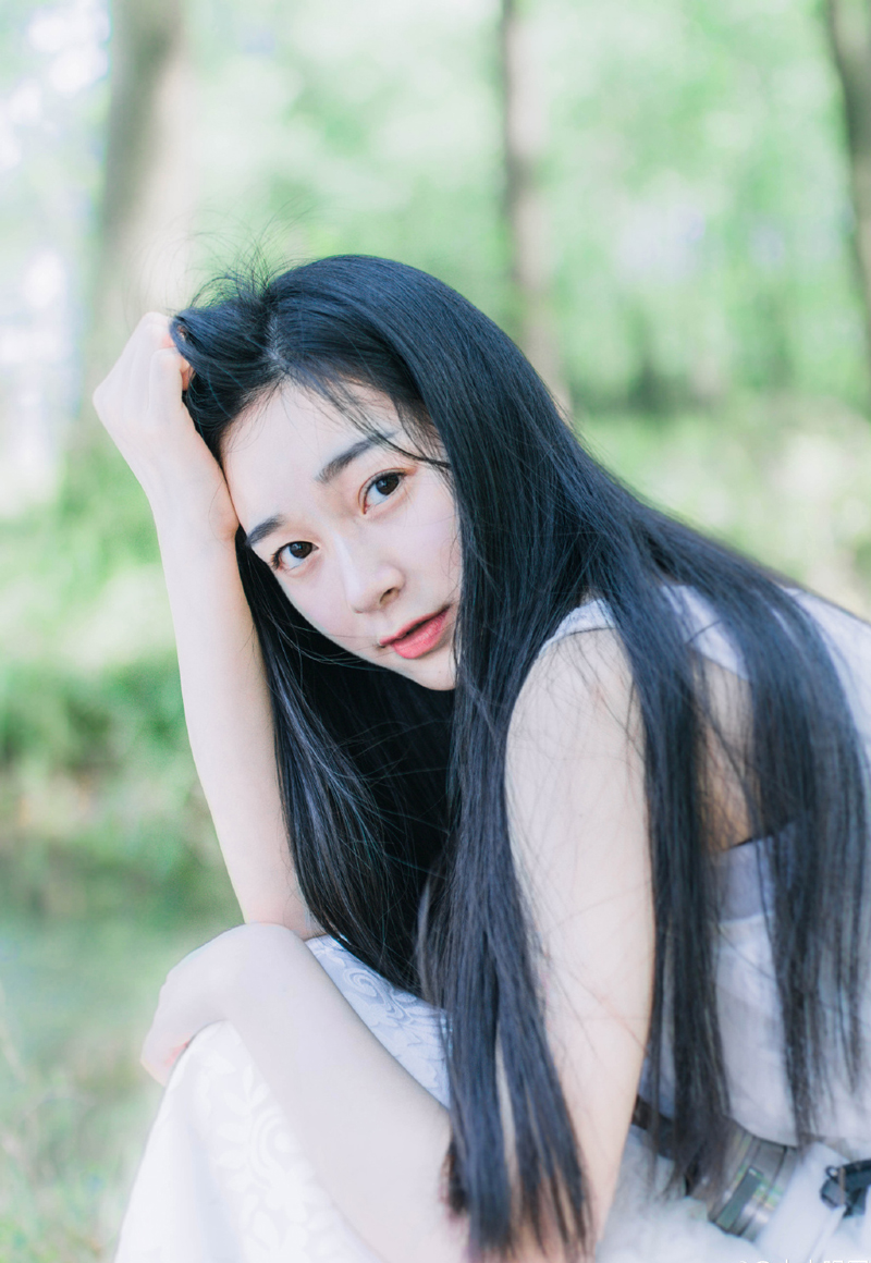 这世界要是没有爱情，它在我们心中还会有什么意义！这就如同一盏没有亮光的走马灯。